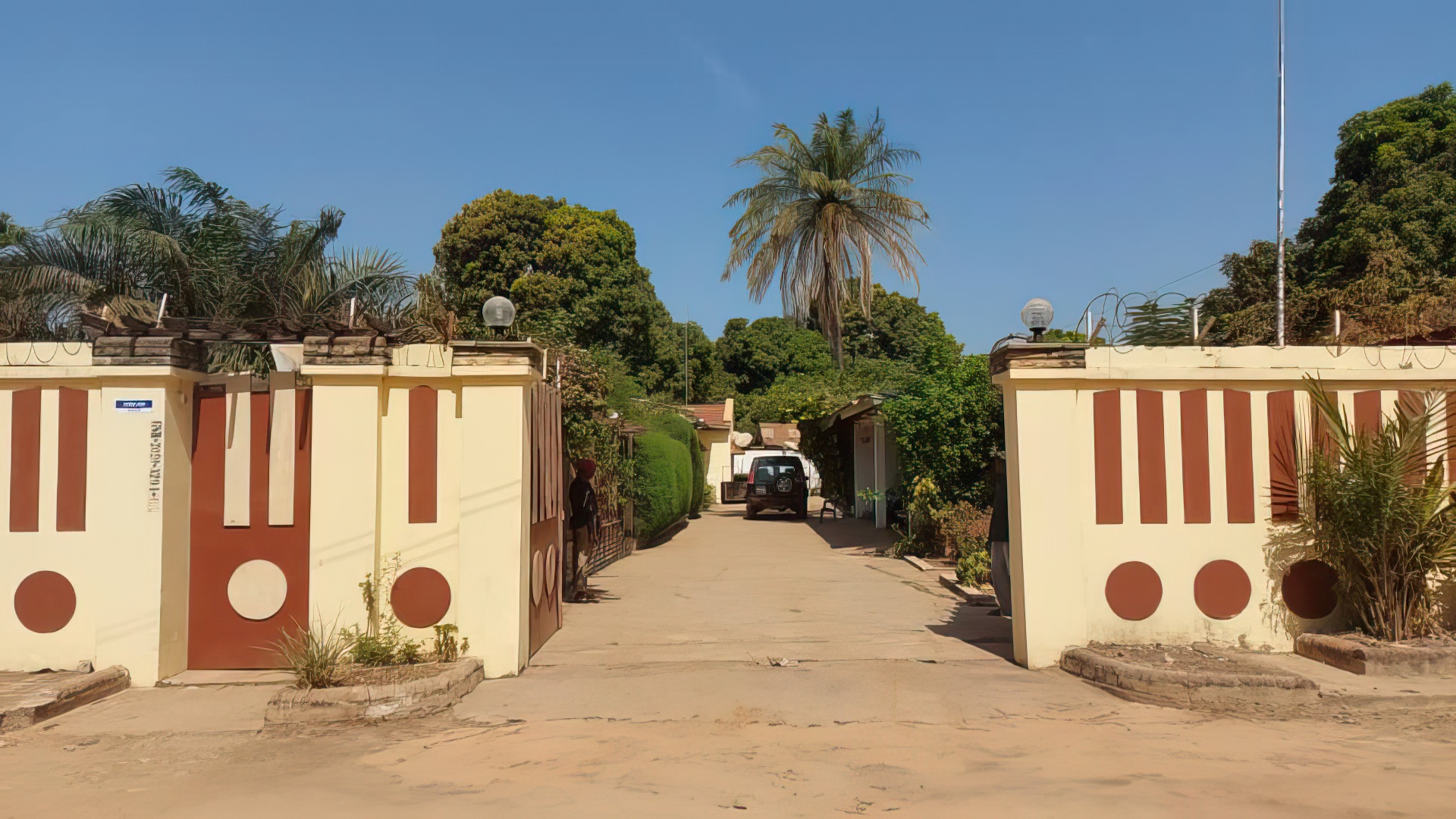 GamRealty large attractive compound for sale inSenegambia area